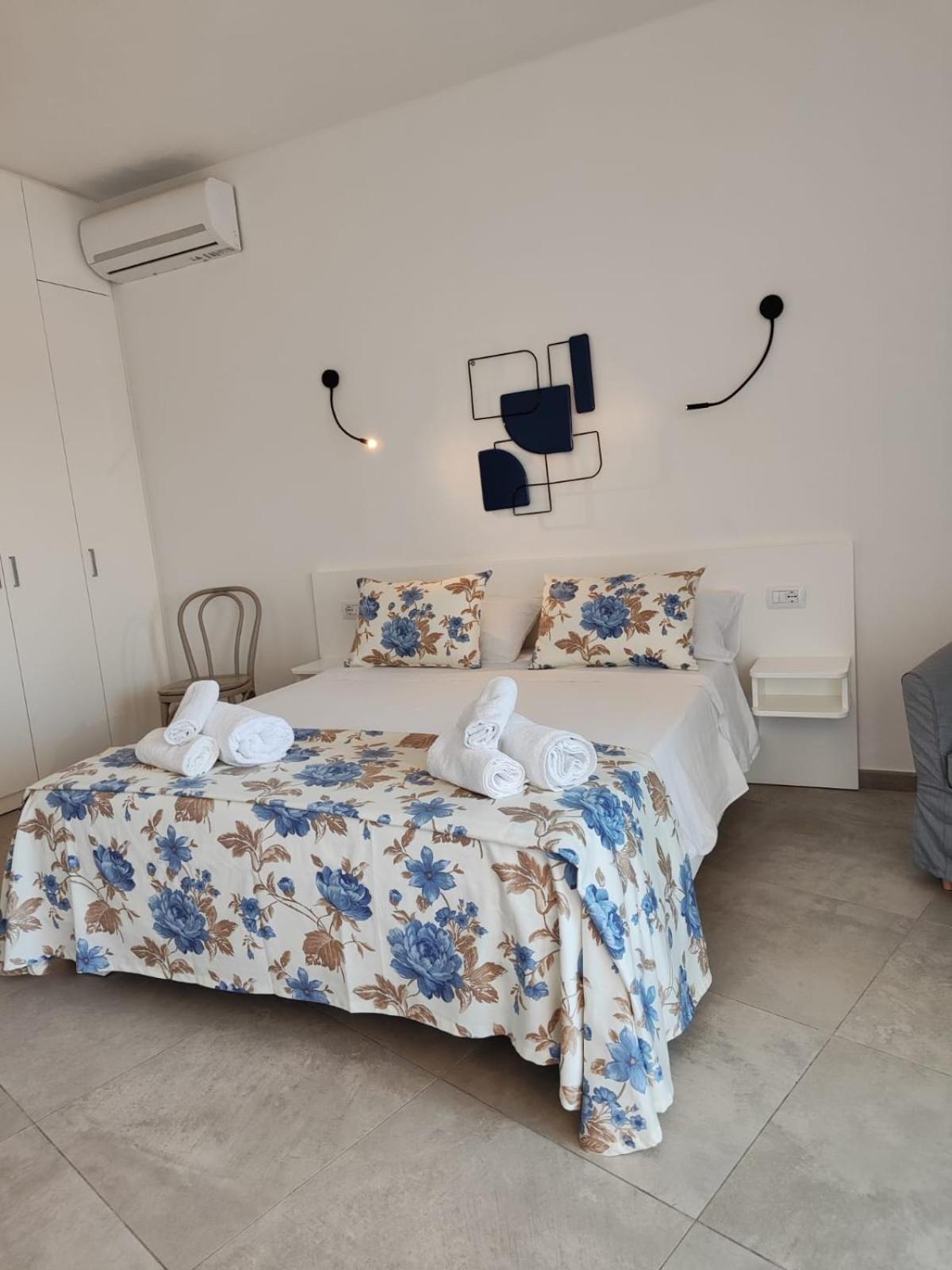 Rooms, Affittacamere Maksim Голфо Аранчи Екстериор снимка